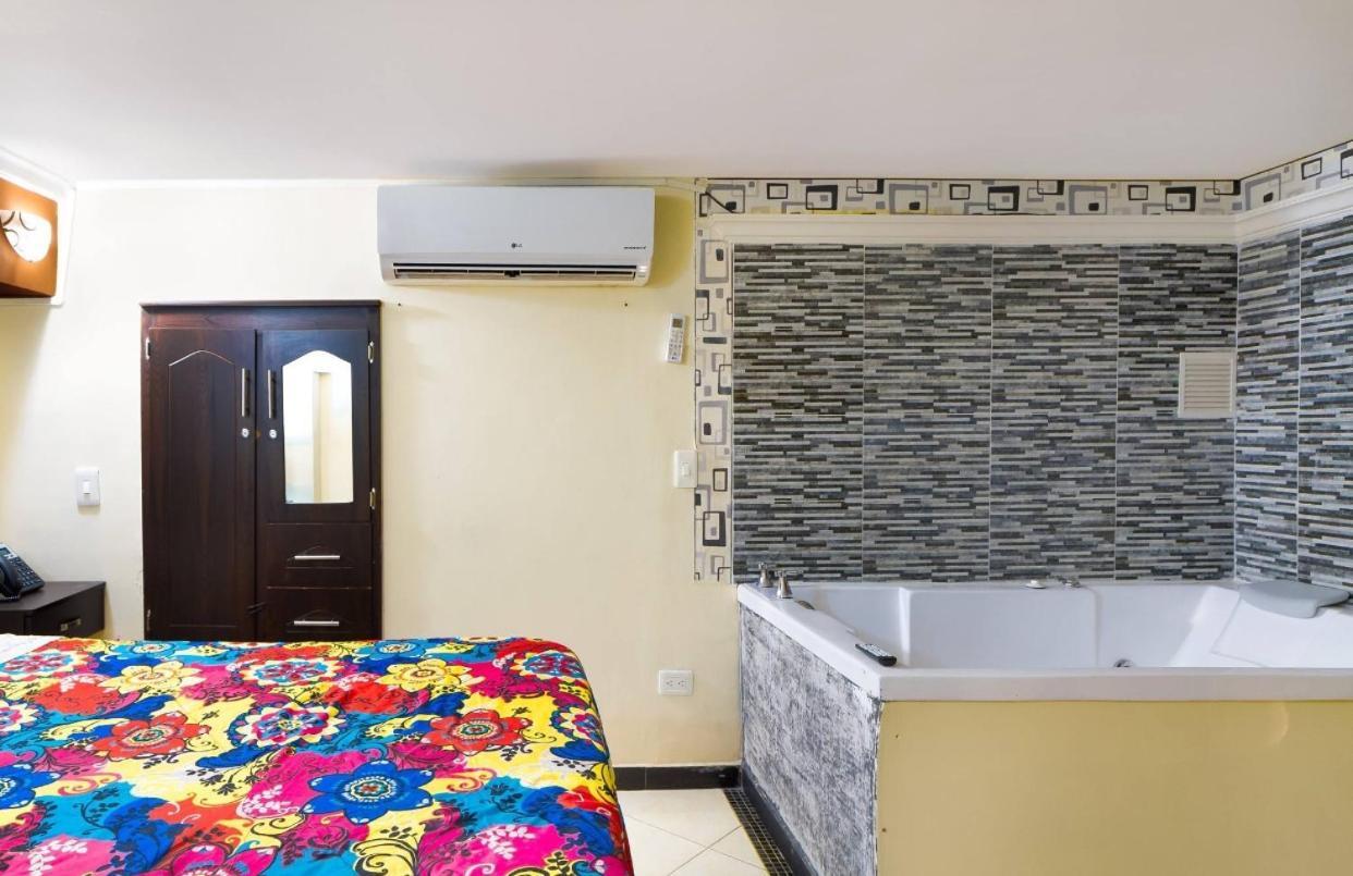 Apartamentos En El Poblado Medellin Bagian luar foto
